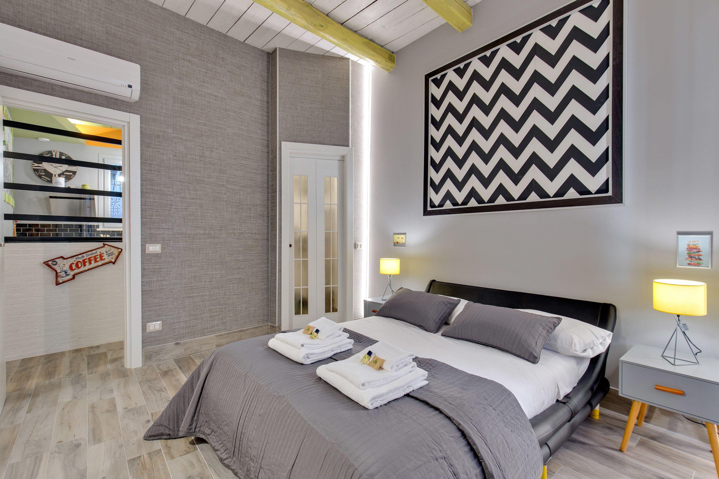 Rome As You Feel - Design Apartment At Colosseum — Photos 1